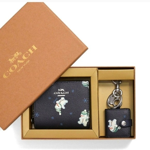 🍒NWT🍒 COACH SNOWMAN WALLET & PICTURE FOB GIFT SET - Picture 1 of 3